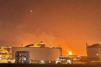 Cel puţin 54 de răniţi şi 18 dispăruţi în Qatar, în urma unei explozii ”de origine internă”, într-un ”incident tehnic” la Ras Laffan. QatarEnergy anunţă că explozia a avut loc la repornirea operaţiunilor, oprite în martie, în urma unor atacuri iraniene cu