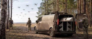 Renault Group şi Thales prezintă, la Eurosatory, 4 TROOP, un prototip de Vehicul Civil Multi-Roluri (VCMR) pentru forţele terestre – FOTO