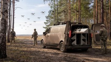 Renault Group şi Thales prezintă, la Eurosatory, 4 TROOP, un prototip de Vehicul Civil Multi-Roluri (VCMR) pentru forţele terestre – FOTO