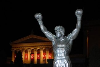 Cupa Mondială 2026: Apel către suporterii francezi – Nu îmbrăcaţi statuia lui Rocky în tricoul Les Bleus! Este blestemată!