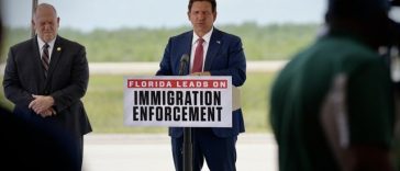 „Alcatrazul aligatorilor” al lui Donald Trump şi-a închis porţile. Simbol al politicii sale de imigraţie, acest centru construit în grabă în inima mlaştinilor din Florida a stârnit numeroase critici, acţiuni în justiţie şi alerte de mediu