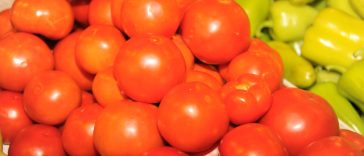 ANPC: Neconformităţi la peste 120 de tone de legume din 200 verificate/ Aproape 27 de tone aveau pesticide, în limitele admise, deşi în documente figurau fără reziduuri de pesticide