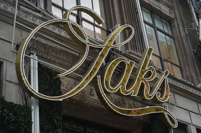 Saks Global iese din faliment cu un nou nume, datorii reduse şi o reţea de magazine mult mai mică