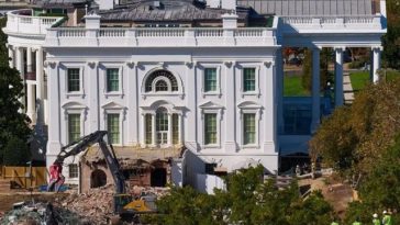 Instanţa nu poate opri construcţia sălii de bal a lui Trump