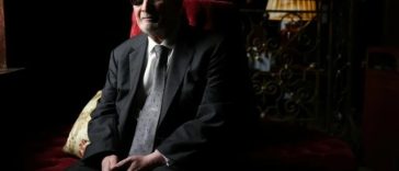 Salman Rushdie revine la ficţiune, la patru ani după atacul cu cuţitul