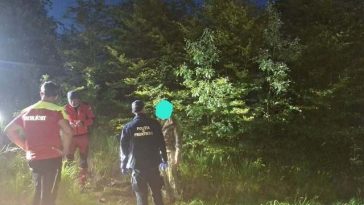 Tânăr ucrainean aflat de patru zile în Munţii Maramureşului, găsit de salvamontişti/ El era epuizat fizic şi deshidratat