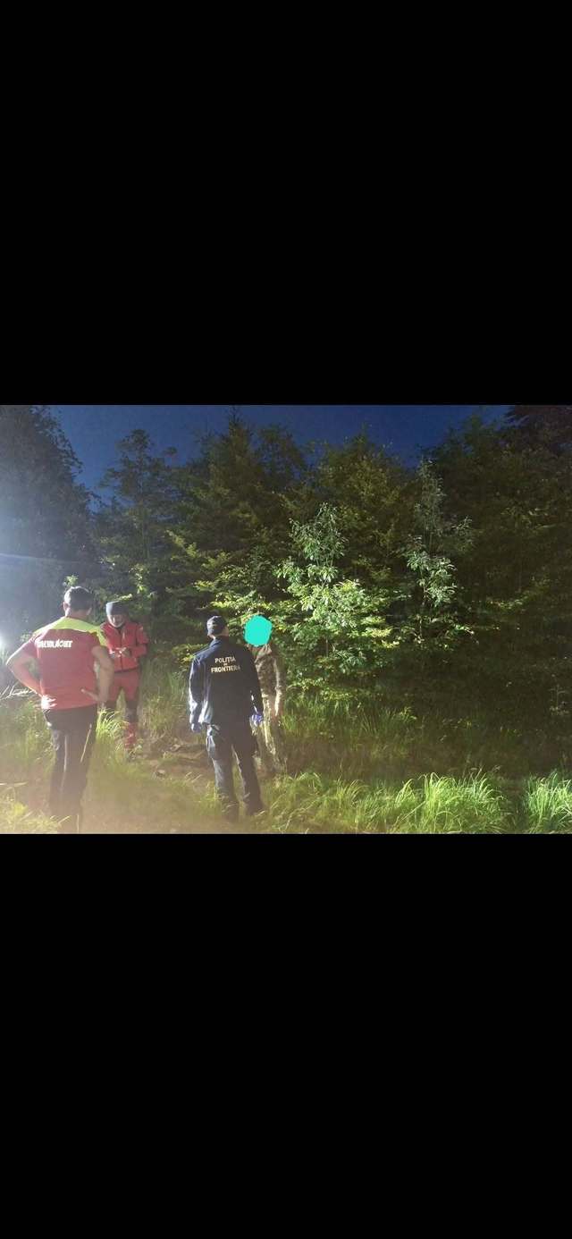Tânăr ucrainean aflat de patru zile în Munţii Maramureşului, găsit de salvamontişti/ El era epuizat fizic şi deshidratat