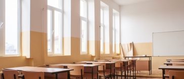 Protest al sindicaliştilor din Educaţie, la Palatul Parlamentului/ Federaţiile vor depune la Parlament peste 160.000 de semnături pentru modificarea şi completarea legilor Educaţiei