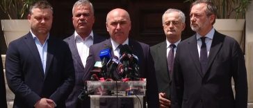 Şedinţă la PNL: Conducerea partidului decide dacă va susţine sau nu Guvernul Eugen Tomac / La discuţii participă şi parlamentarii, primarii de municipiu reşedinţă de judeţ şi preşedinţii de CJ care nu sunt membri BPN