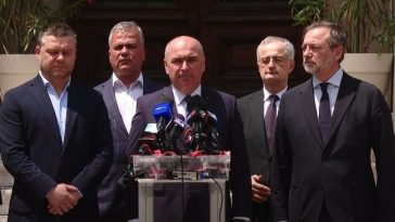 Şedinţă la PNL: Conducerea partidului decide dacă va susţine sau nu Guvernul Eugen Tomac / La discuţii participă şi parlamentarii, primarii de municipiu reşedinţă de judeţ şi preşedinţii de CJ care nu sunt membri BPN