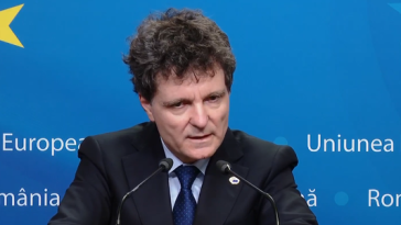 Nicuşor Dan: Suntem, evident, într-o criză politică. Avem nişte partide politice care nu îşi mai vorbesc unii cu alţii, ceea ce nu e normal în orice configuraţie guvernamentală ne pregătim să avem, însă nu e deloc  şi subliniez, o criză a statului