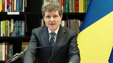 Nicuşor Dan: Nu poţi să te lupţi cu sistemul când eşti şeful sistemului. Întrebarea este cum putem să reformăm sistemul, fără ca să ducem ţara asta în anarhie / Între un câine care latră şi un câine care muşcă, eu prefer un câine care muşcă
