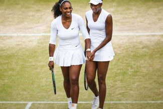 Serena şi Venus Williams vor juca împreună la dublu la Wimbledon