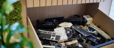 Volumul total de deşeuri electrice şi electronice din Europa va ajunge, până în 2050, la 19 milioane de tone, aproape dublu faţă de acum. România marchează Ziua Depăşirii cu sertarele pline de materii prime critice