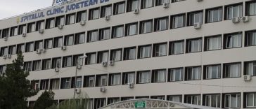 Intervenţie complexă la Spitalul Judeţean Arad – Stent montat la un pacient de 80 de ani care avea canalele biliare blocate de o tumoră