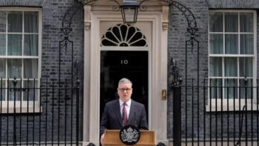 Premierul britanic Keir Starmer îşi anunţă demisia