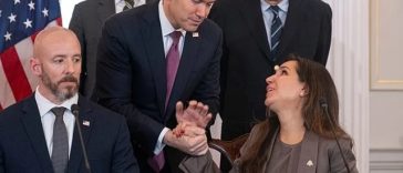 Liderul Hezbollah Naim Qassem respinge Acordul-cadrul între SUA, Israel şi Liban drept o ”greşeală gravă” şi-l denunţă drept ”nul şi neavenit”. El reprezintă o ”abandonare a suveranităţii” Libanului