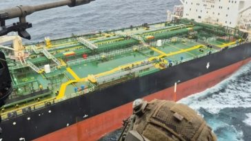 Petrolierul Tagor provenind din Rusia, imobilizat de Franţa, urmează să sosească marţi în Golful Douarnenez