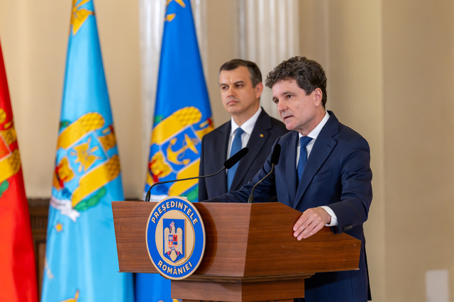 POLITICO: Negocierile pentru formarea guvernului în România se împotmolesc pe măsură ce termenul constituţional se apropie de final. Puţin probabil ca Nicuşor Dan să dorească alegeri anticipate