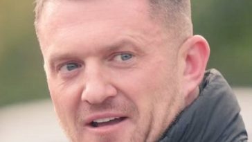Activistul extremist Tommy Robinson a fost reţinut pe aeroportul Heathrow în temeiul legilor antiteroriste