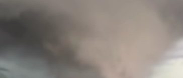 SUA: Tornadele au lovit localităţi din apropierea oraşului Chicago, distrugând case şi doborând stâlpi de electricitate