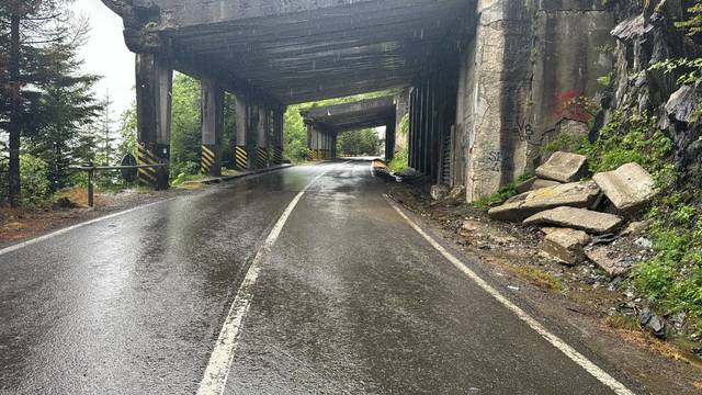 Circulaţia pe DN 7C – Transfăgărăşan, deschisă între Piscul Negru şi Bâlea Cascadă/ Traficul, permis între orele 7.00 şi 21.00/ Autorităţile avertizează privind prezenţa urşilor