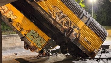 O persoană a murit după ciocnirea a două trenuri de marfă în München