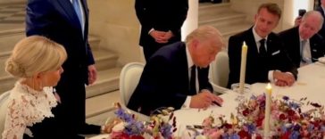 Donald Trump a semnat protocolul de înţelegere cu Iranul în timpul cinei oferite de familia Macron la Versailles. Casa Albă a dat publicităţii imaginile – VIDEO