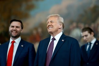 Donald Trump neagă planul privind fondul pentru Iran, în timp ce oficialii menţionează un posibil plan de reconstrucţie de 300 de miliarde de dolari