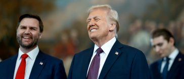 Donald Trump neagă planul privind fondul pentru Iran, în timp ce oficialii menţionează un posibil plan de reconstrucţie de 300 de miliarde de dolari