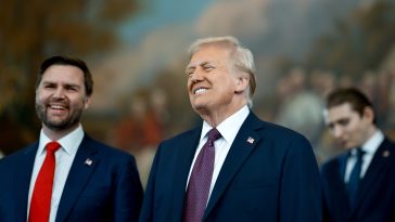 Donald Trump neagă planul privind fondul pentru Iran, în timp ce oficialii menţionează un posibil plan de reconstrucţie de 300 de miliarde de dolari
