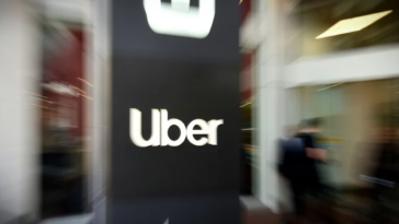 Uber reduce cu aproape un sfert personalul din departamentul de resurse umane şi recrutare