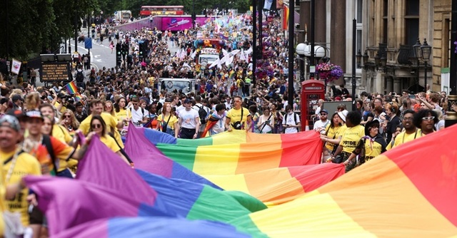 Guvernul britanic vrea să interzică ”terapiile de conversie” ale lesbienelor, gay-ilor, bisexualilor şi transsexualilor în Anglia şi Ţara Galilor. Un proeict de lege în acest sens prevede până la cinci ani de închisoare şi/sau amenzi