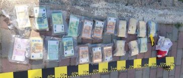 Poliţia de Frontieră – Peste 343.000 de euro, descoperiţi ascunşi într-un microbuz condus de un cetăţean ucrainean urmărit internaţional