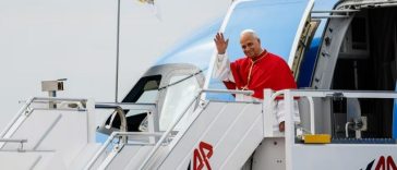Papa Leon al XIV-lea a aterizat la Madrid, prima etapă a unei vizite de şapte zile în Spania/ Suveranul Pontif a recunoscut că pedofilia din Biserică „este o rană încă deschisă”