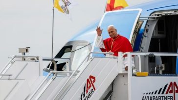 Papa Leon al XIV-lea a aterizat la Madrid, prima etapă a unei vizite de şapte zile în Spania/ Suveranul Pontif a recunoscut că pedofilia din Biserică „este o rană încă deschisă”