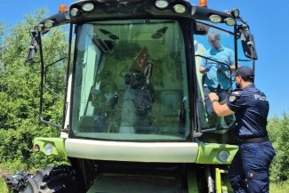 Operaţiunea JUPITER – Patru utilaje agricole de peste un milion de lei, indisponibilizate de poliţiştii din Botoşani / Acestea au fost achiziţionate prin contracte de leasing pe care un bărbat nu le-a achitat conform condiţiilor prevăzute de finanţator