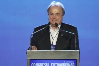 CONGRESUL EXTRAORDINAR AL PNL – Vasile Blaga: De câtva timp, PNL este sub asediu, ăsta este adevărul! De prea mult timp, o mână de patru-cinci oameni, aceiaşi, folosindu-se şi de alţi câţiva, folosesc partidul şi, să o spunem pe şleau, în nume personal