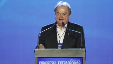 CONGRESUL EXTRAORDINAR AL PNL – Vasile Blaga: De câtva timp, PNL este sub asediu, ăsta este adevărul! De prea mult timp, o mână de patru-cinci oameni, aceiaşi, folosindu-se şi de alţi câţiva, folosesc partidul şi, să o spunem pe şleau, în nume personal