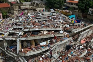 Bilanţul dublului cutremur din Venezuela creşte la 1.943 de morţi şi peste peste 10.500 de răniţi, anunţă preşedintele Parlamentului, Jorge Rodriguez. Peste 15.000 de sinistraţi, 6.461 de persoane salvate de la începutul operaţiunilor