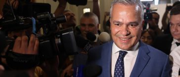 ADRIAN VEŞTEA, DESEMNAT PREMIER – Veştea: Nu îmi voi depune mandatul, voi candida pentru poziţia de premier al României şi voi face un guvern. Consider că este un act de responsabilitate