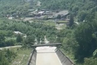Apele Române: Precipitaţii extreme în Prahova şi Vrancea: peste 200 l/mp în zona Măneciu–Paltinu şi peste 100 l/mp la Bogza/ Acumulările Măneciu şi Paltinu au atenuat două viituri semnificative/ Se iau măsuri pentru menţinerea alimentării cu apă – VIDEO