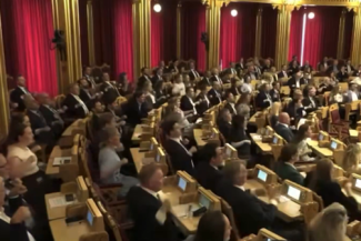 Deputaţii norvegieni i-au imitat pe suporterii echipei naţionale chiar în timpul şedinţei parlamentare – VIDEO