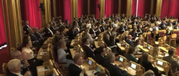Deputaţii norvegieni i-au imitat pe suporterii echipei naţionale chiar în timpul şedinţei parlamentare – VIDEO