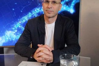 Psihologul Viorel Roman (ALIAT): Adolescenţii sunt vulnerabili în ce priveşte consumul de alcool/ Ei sunt susceptibili să cadă în capcana consumului de alcool din cauza presiunii sociale, iar asta duce la o tendinţă crescută a comportamentelor excesive