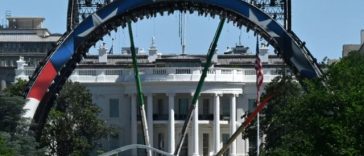 Trump îşi serbează duminică cei 80 de ani cu lupte MMA la Casa Albă. ”O şmecherie de gladiatori”