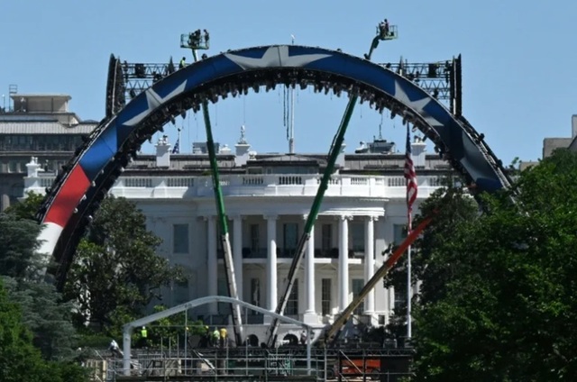 Trump îşi serbează duminică cei 80 de ani cu lupte MMA la Casa Albă. ”O şmecherie de gladiatori”