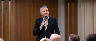 ADRIAN VEŞTEA DESEMNAT PREMIER – Romeo Lungu (PSD), replică pentru primarul Buzăului, Constantin Toma, care a demisionat din funcţiile deţinute în PSD: „România are nevoie de mai multă responsabilitate şi mai puţin spectacol”