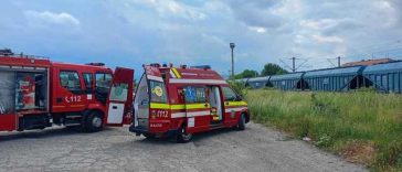 Doi copii s-au urcat pe un vagon de tren staţionat în Gara din oraşul Târgu-Neamţ / Unul dintre ei, de 12 ani, a fost electrocutat / Are arsuri pe mare parte din suprafaţa corpului