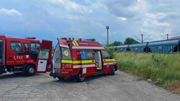 Doi copii s-au urcat pe un vagon de tren staţionat în Gara din oraşul Târgu-Neamţ / Unul dintre ei, de 12 ani, a fost electrocutat / Are arsuri pe mare parte din suprafaţa corpului